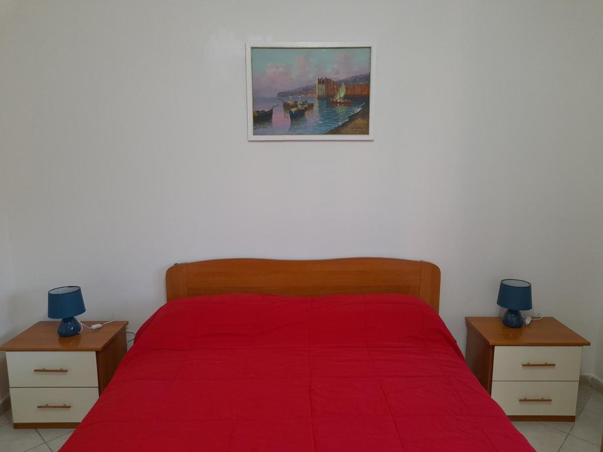 Casa Con Veranda In Centro - Comodo Parcheggio E Garage Incluso Латина Экстерьер фото