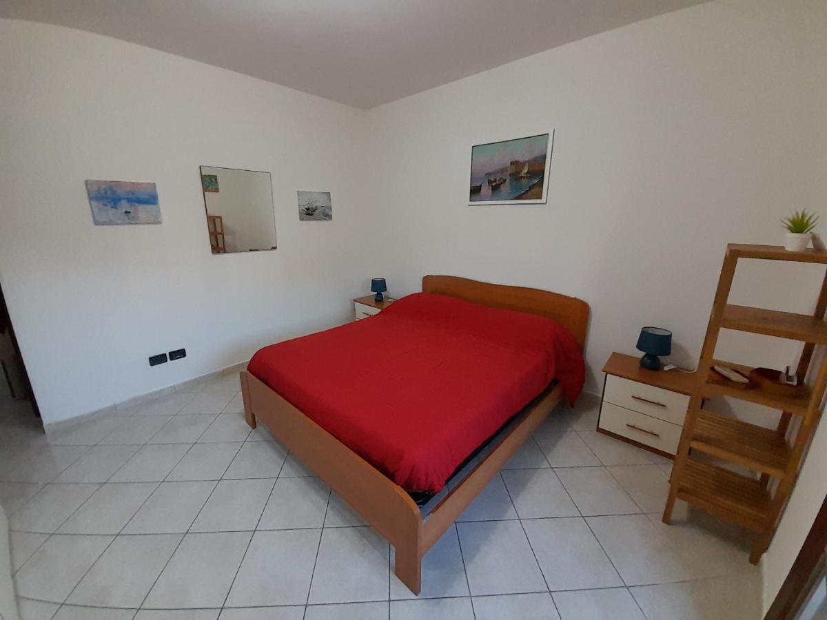 Casa Con Veranda In Centro - Comodo Parcheggio E Garage Incluso Латина Экстерьер фото