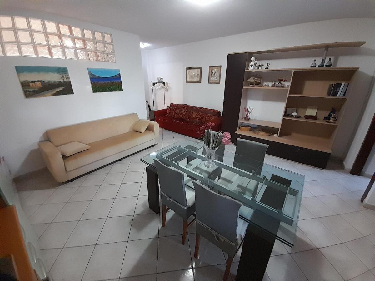Casa Con Veranda In Centro - Comodo Parcheggio E Garage Incluso Латина Экстерьер фото