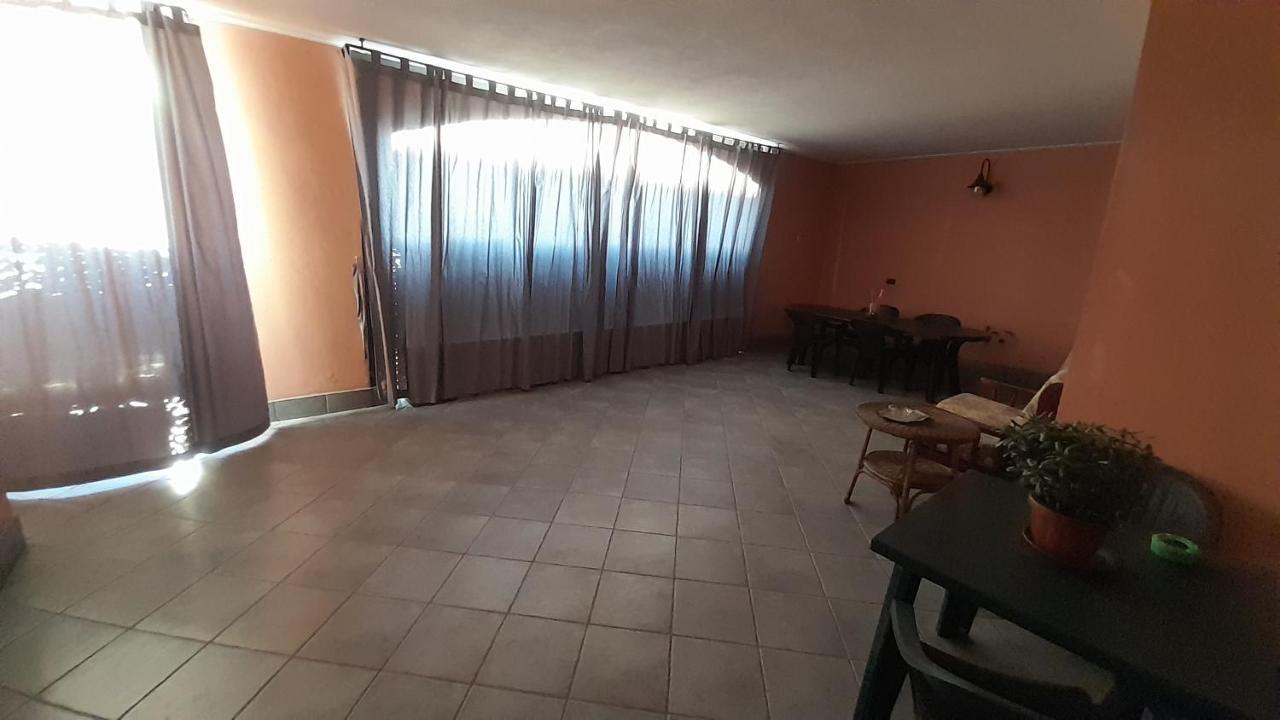 Casa Con Veranda In Centro - Comodo Parcheggio E Garage Incluso Латина Экстерьер фото
